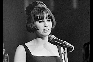 Fly Me to the Moon (voix Astrud Gilberto, acc. piano et orchestre) Astrud Gilberto - Partition pour Piano