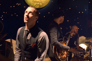 Coldplay-Christmas-Lights.jpg