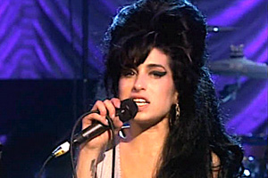 Amy-Winehouse-and-Mark-Ronson-Valerie.jpg